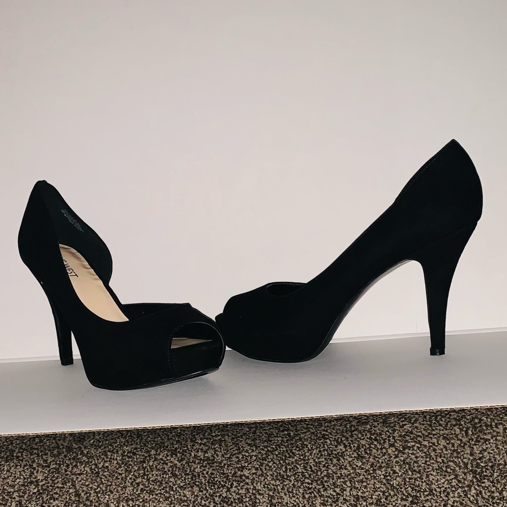 ⭐️ Nine West Caetlyn Peep toe